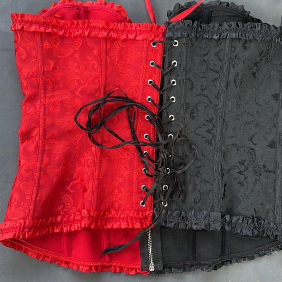 Black and red corset - Picture 6 of 9